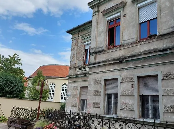 Holdfeny Apartman