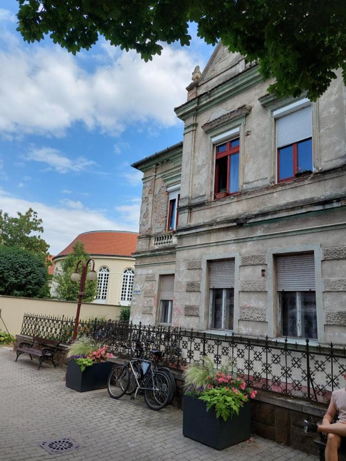 Holdfeny Apartment *